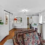 Cheerful Cottage Retreat With Quick Downtown Access