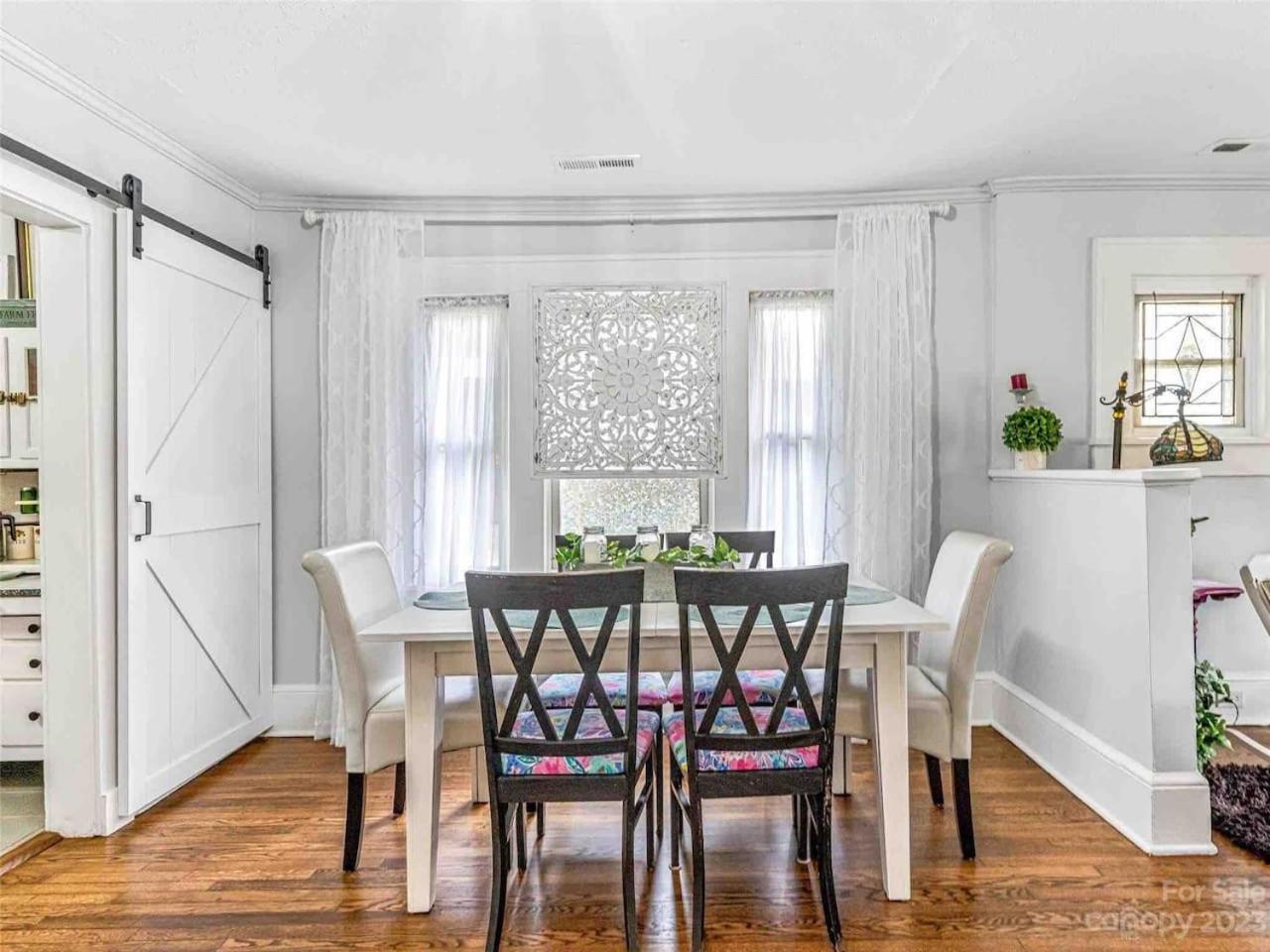 Cheerful Retreat With Quick Downtown Access *